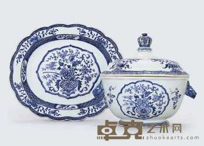 SECOND QUARTER OF THE 18TH CENTURY AN UNUSUAL BLUE AND WHITE SOUP-TUREEN, COVER AND STAND 